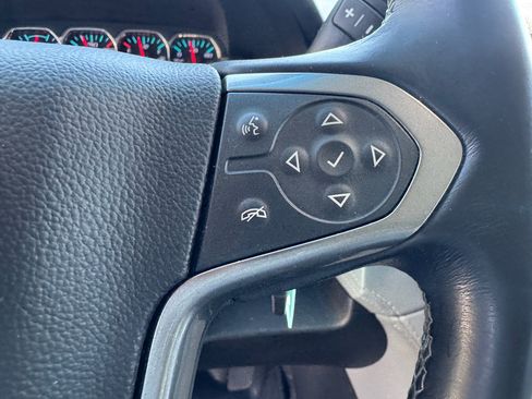 Used 2018 Chevrolet Suburban LT image 22