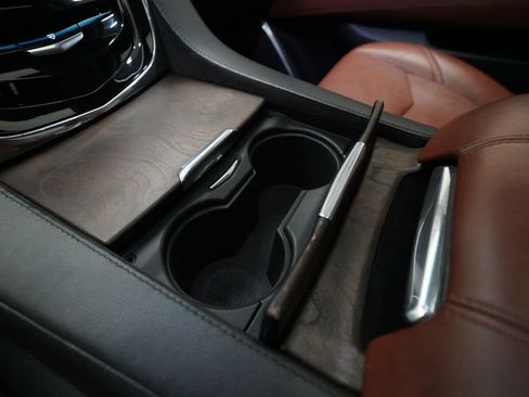 Used 2019 Cadillac Escalade Premium Luxury image 17