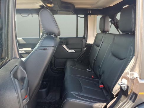 Used 2016 Jeep Wrangler Unlimited Rubicon AWD/4WD image 27