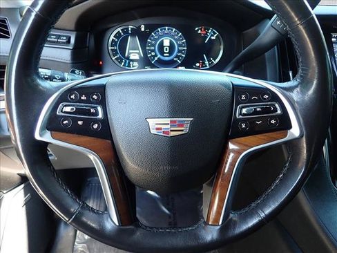 Used 2020 Cadillac Escalade Premium Luxury AWD/4WD image 16