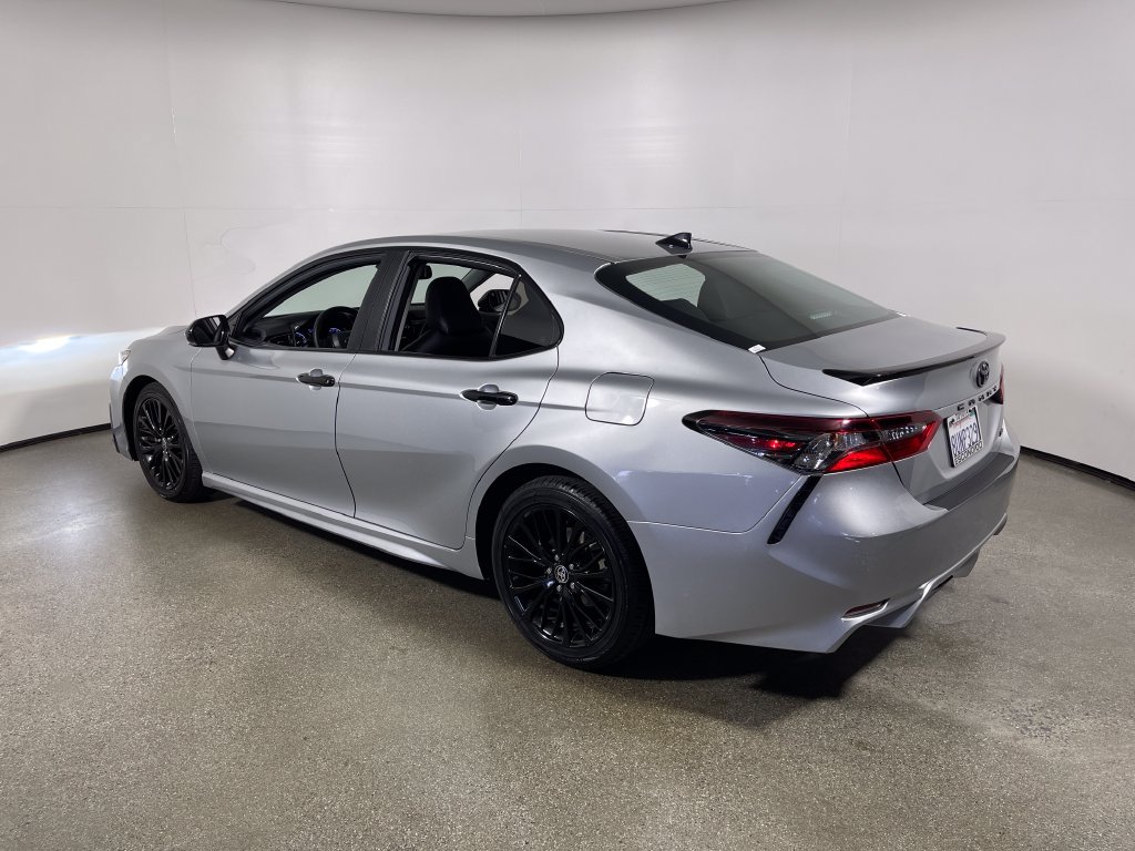 Used 2021 Toyota Camry SE w/ Convenience Package FWD image 5