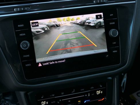 Used 2022 Volkswagen Tiguan SE image 20