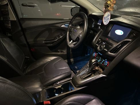 Used 2017 Ford Focus Titanium image 8