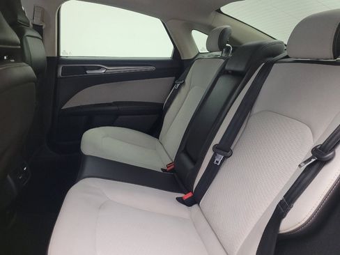 Used 2019 Ford Fusion SE w/ Equipment Group 151A FWD image 18