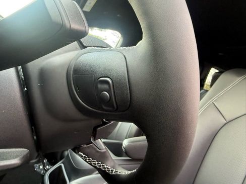 New 2025 Chrysler Pacifica Select image 66