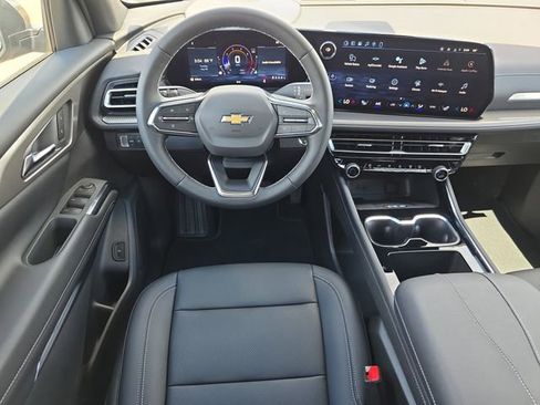 New 2026 Chevrolet Traverse LT w/ Sun and Wheel Package FWD image 13