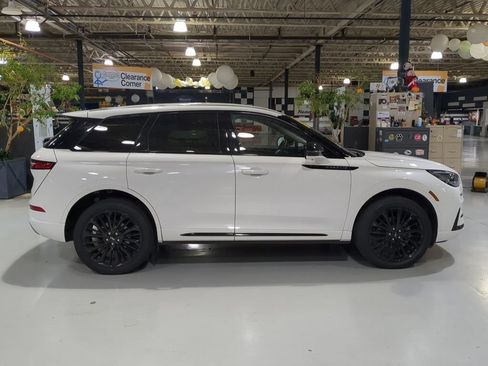 Used 2025 Lincoln Corsair AWD w/ Equipment Group 101A image 7