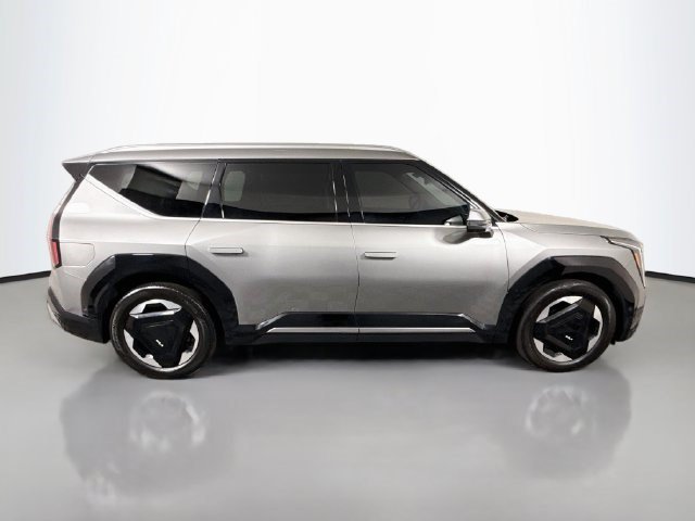 Used 2024 Kia EV9 Land AWD/4WD image 11