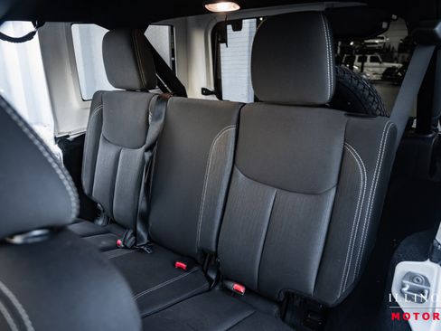 Used 2016 Jeep Wrangler Unlimited Sahara image 26