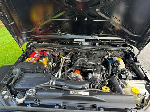 Used 2013 Jeep Wrangler Unlimited Rubicon w/ Dual Top Group image 30