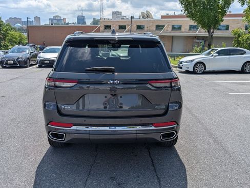 Used 2022 Jeep Grand Cherokee Overland w/ Luxury Tech Group IV AWD/4WD image 4