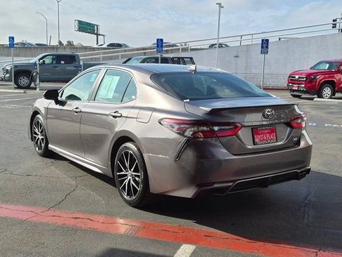Used 2024 Toyota Camry SE FWD image 11