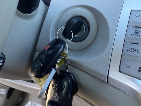 Used 2006 Toyota Avalon XLS image 27