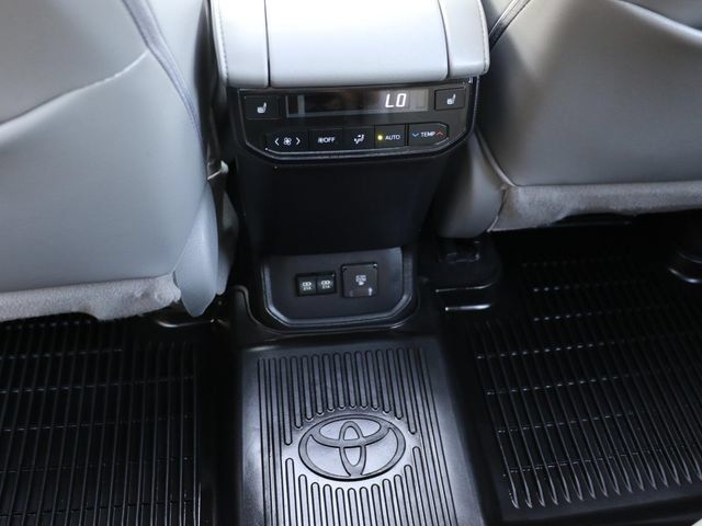 Used 2021 Toyota Highlander Platinum AWD/4WD image 17