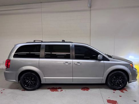 Used 2019 Dodge Grand Caravan GT image 4