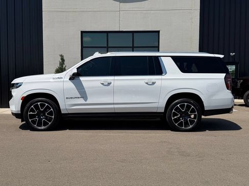 Used 2024 Chevrolet Suburban High Country w/ Premium Package AWD/4WD image 2