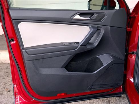Used 2019 Volkswagen Tiguan SE w/ Panoramic Sunroof Package AWD/4WD image 22