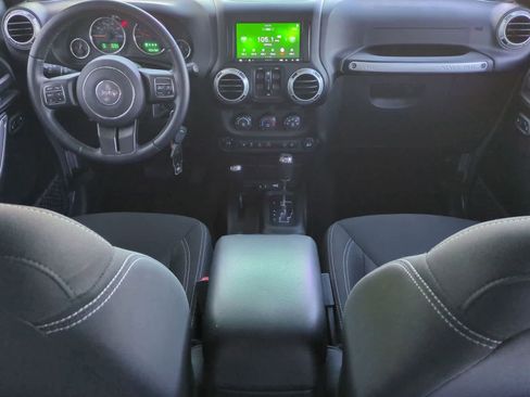 Used 2017 Jeep Wrangler Unlimited Sahara w/ Dual Top Group AWD/4WD image 15