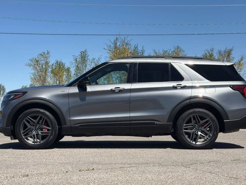 Certified 2025 Ford Explorer ST-Line w/ ST-Line Street Pack AWD/4WD image 5