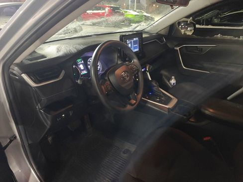 Used 2021 Toyota RAV4 LE image 7