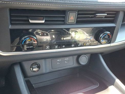 Used 2025 Nissan Rogue SV FWD image 19