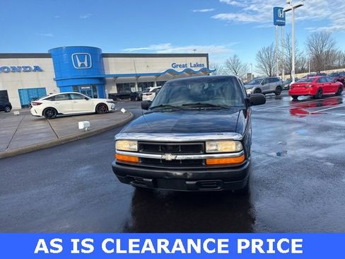 Used 2001 Chevrolet S10 Pickup LS w/ Preferred Equipment Group image 3