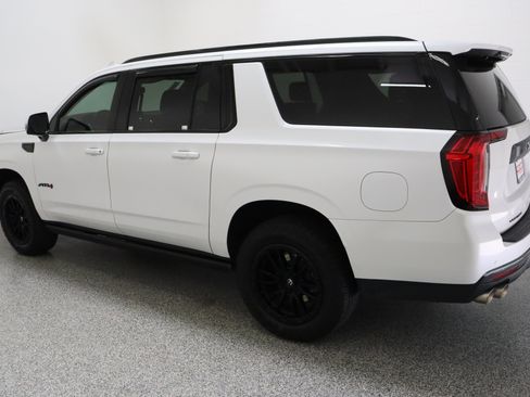Used 2023 GMC Yukon XL AT4 w/ AT4 Premium Plus Package AWD/4WD image 9