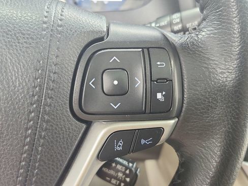 Used 2020 Toyota Sienna XLE Premium FWD image 26