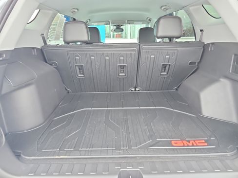 Used 2024 GMC Terrain SLT w/ Infotainment Package II image 40