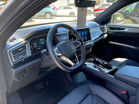 Used 2026 Volkswagen Atlas Cross Sport SE w/ Panoramic Sunroof Package FWD image 14