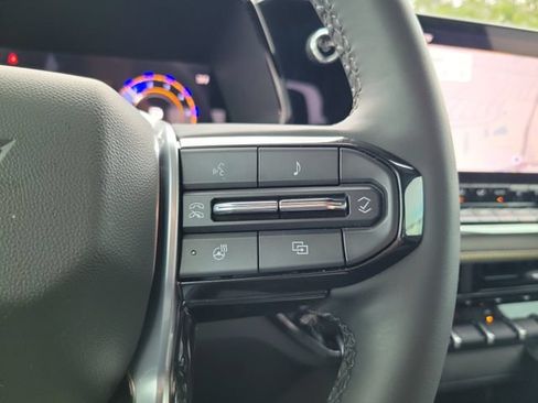 Used 2025 Chevrolet Colorado ZR2 w/ Technology Package AWD/4WD image 22