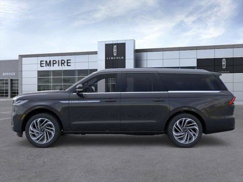 New 2026 Lincoln Navigator L Reserve AWD/4WD image 3