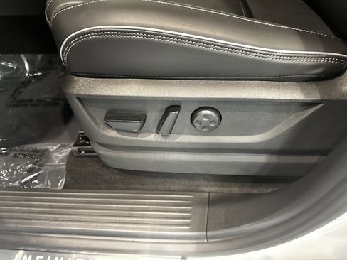 New 2026 INFINITI QX80 Luxe image 17