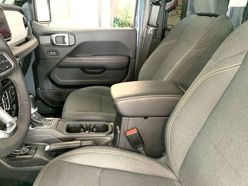 Used 2025 Jeep Wrangler Unlimited Sahara AWD/4WD image 12