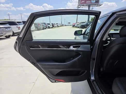 Used 2016 Hyundai Genesis 3.8 RWD image 15