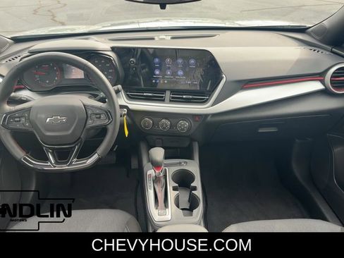 Used 2024 Chevrolet Trax RS w/ Sunroof Package image 16