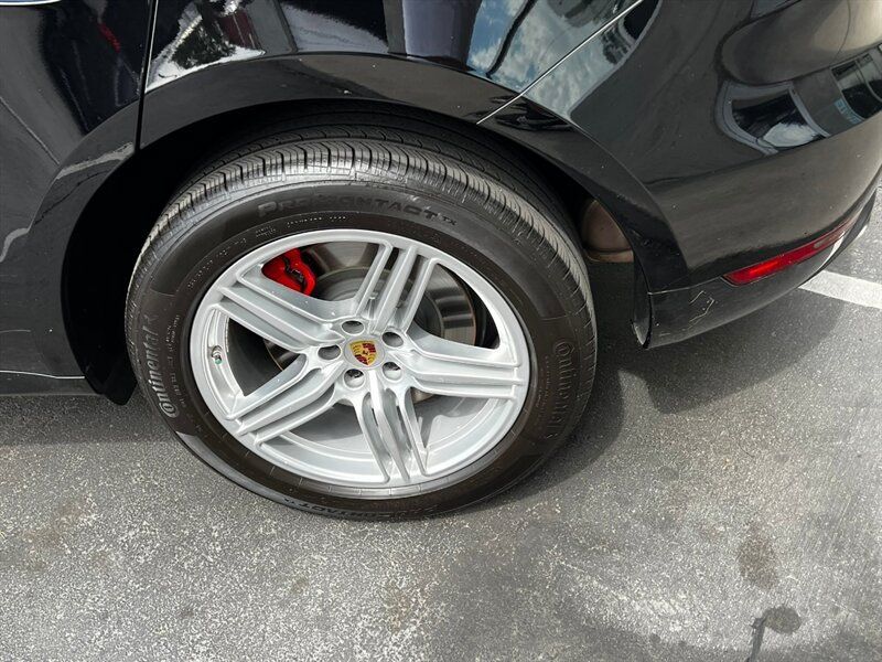 Used 2017 Porsche Macan Turbo AWD/4WD image 13