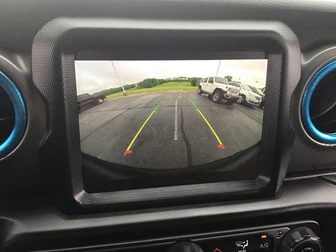 Used 2022 Jeep Wrangler Unlimited Rubicon 4xe w/ Cold Weather Group AWD/4WD image 24