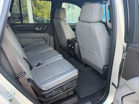 Used 2023 GMC Yukon SLT image 7