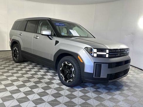 Certified 2025 Hyundai Santa Fe SE image 2