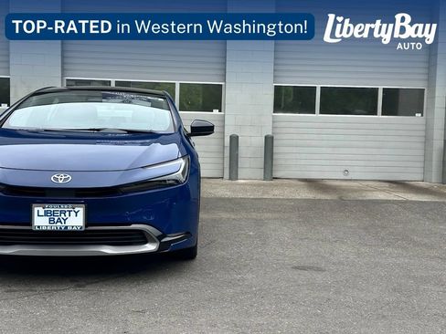 Used 2024 Toyota Prius XLE FWD image 2
