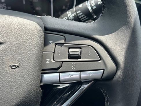 Used 2025 Cadillac XT6 Premium Luxury image 6