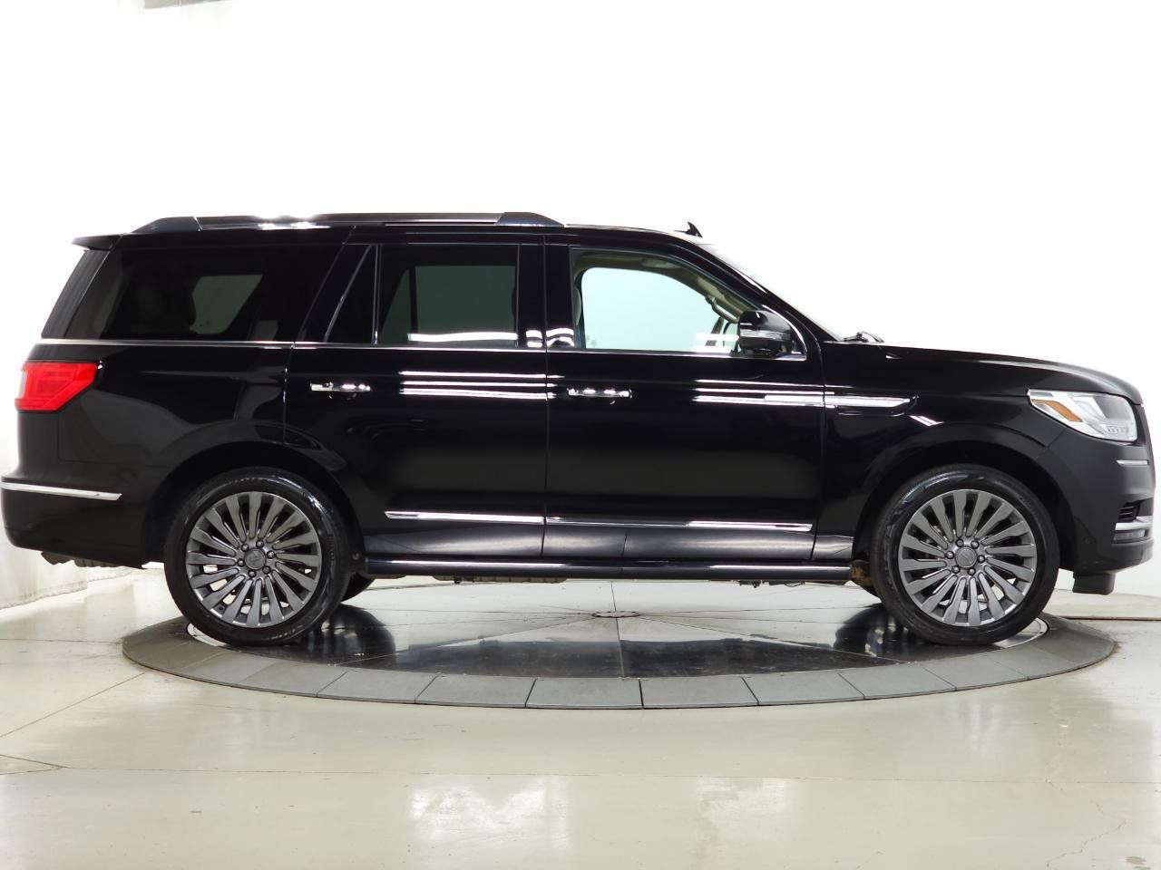 Used 2018 Lincoln Navigator Reserve w/ Technology Package AWD/4WD image 9