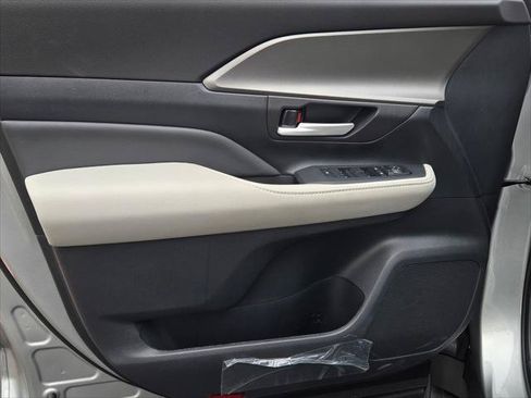 Certified 2026 Toyota Grand Highlander FWD image 9
