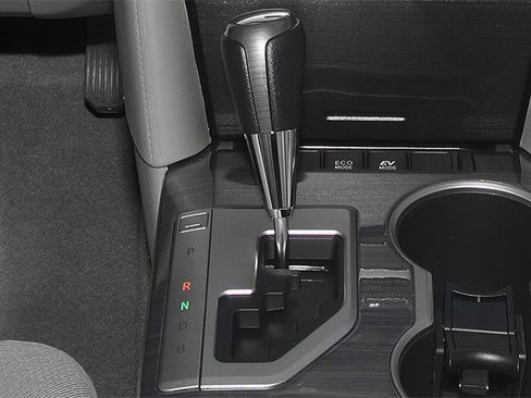 Used 2014 Toyota Camry XLE w/ Leather Package FWD image 10