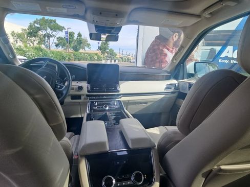 Used 2020 Lincoln Navigator Reserve w/ Equipment Group 208A Reserve AWD/4WD image 11
