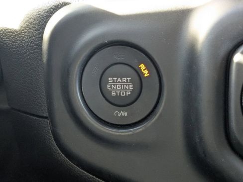 Used 2023 Jeep Wrangler Unlimited Sahara image 27