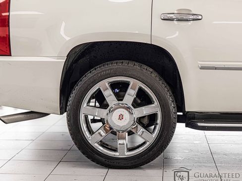 Used 2010 Cadillac Escalade 2WD Hybrid image 10