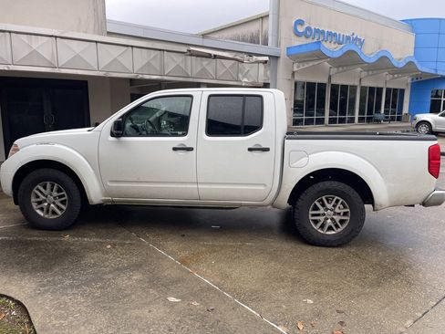 Used 2018 Nissan Frontier SV w/ Value Truck Package image 9