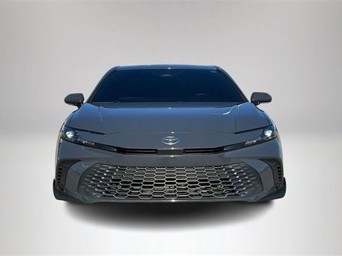 Used 2025 Toyota Camry SE image 3